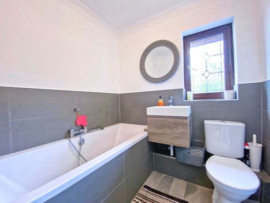 Pinewood Road, Ash, Aldershot, GU12 - Photo 1