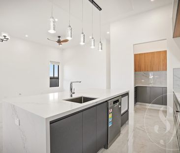 Architecturally Designed 5-Bedroom Masterpiece - Photo 3