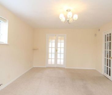 4 bedroom detached house to rent - Photo 3