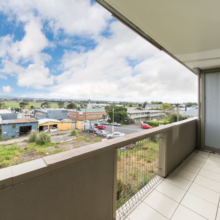 Two bedrooms apartment in Central Avondale - Photo 1