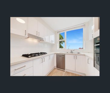 STYLISH APARTMENT IN PRIME MOSMAN LOCATION - Photo 2