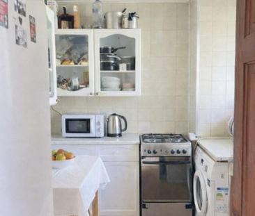 Room in a Shared Flat, Ibsley Gardens, SW15 - Photo 1