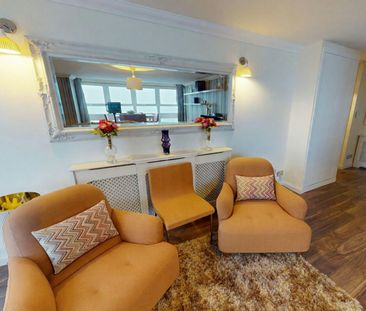 Flat to rent on - Photo 1