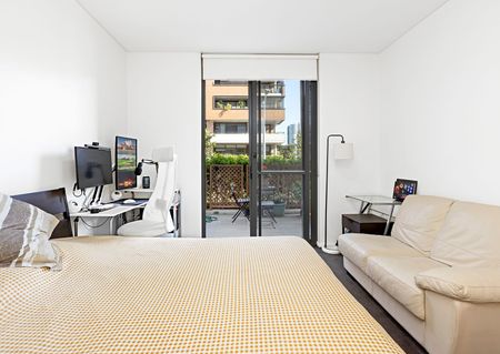 Superbly Presented Oversized Two Bedroom Apartment - Photo 2