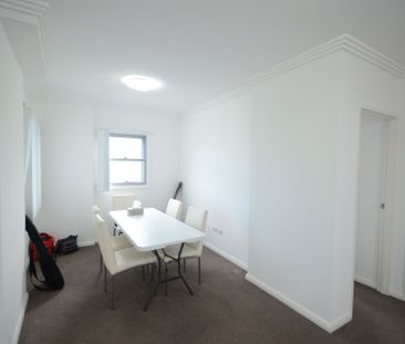 Light Filled 1 Bedroom Unit&excl; Walk to the Station&excl; - Photo 3