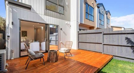 Pakuranga Heights - Nearly New 3Beds - Photo 2