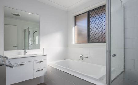 SPACIOUS HOME PERFECT FOR YOUR FAMILY! - Photo 4