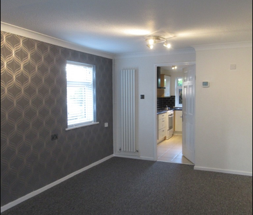 4 bedroom semi-detached house to rent - Photo 3