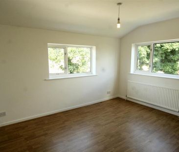4 bedroom semi-detached house to rent - Photo 4