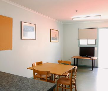 6 Bedroom Apartment - Photo 1