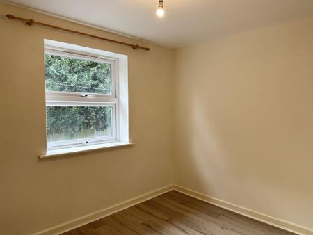 5 bedroom semi-detached house to rent - Photo 3