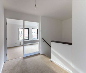 A newly renovated two bedroom house - Photo 4