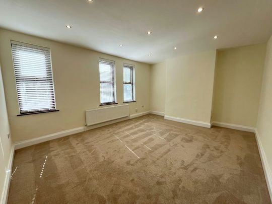 Flat to rent on - Photo 1