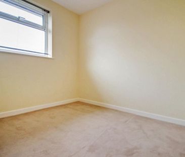 2 bedroom end of terrace house to rent - Photo 2