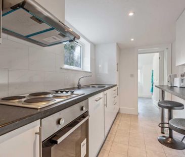 3 bedroom flat to rent - Photo 6