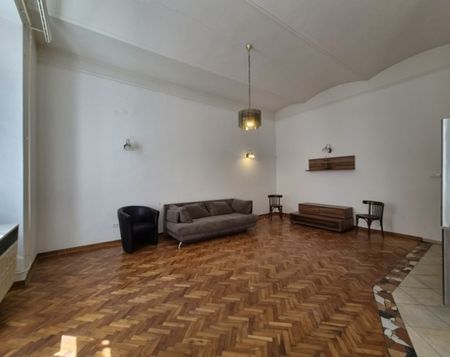 Kiadó belső udvari garzonlakás a belváros szívében!. - Photo 4
