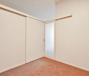 One Bedroom With Tandem Car Park - Photo 5