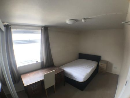 4 bedroom terraced house to rent - Photo 3