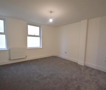 3 bedroom apartment to rent - Photo 4