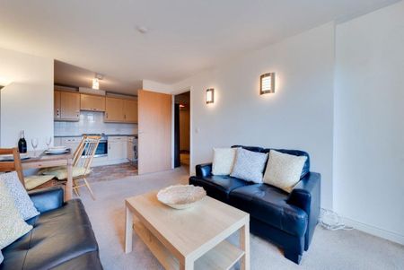 3 bedroom flat to rent - Photo 4