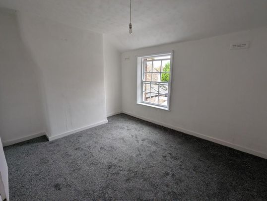2 bedroom end of terrace house to rent - Photo 1