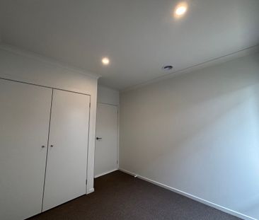 Contemporary Comfort with Modern Appeal - Photo 3