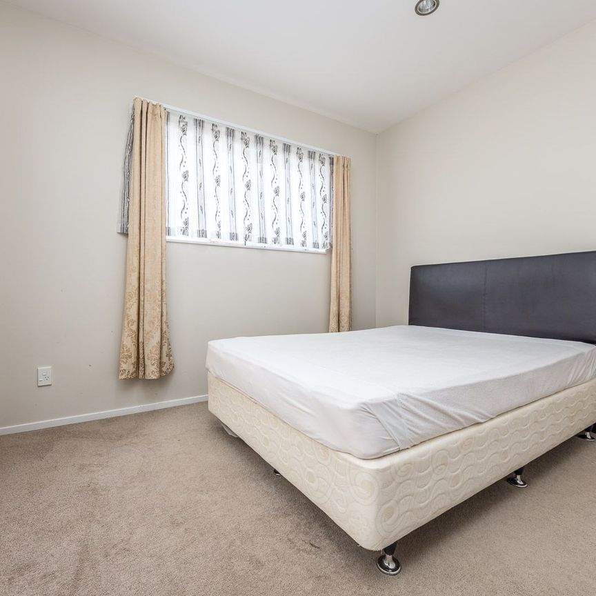 Furnished one bedroom flat - private & self-contained | 55 Castlederg Drive, Flat Bush - Photo 1