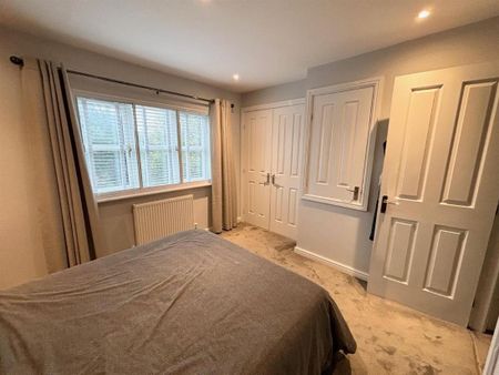 Dickens Heath Road, Shirley, Solihull - Photo 2