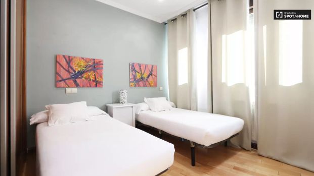 2-bedroom apartment for rent near Retiro park, Madrid - Photo 1
