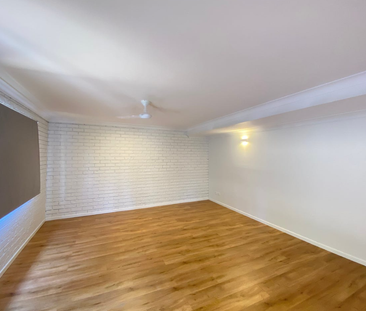 Dual-Living 5-Bedroom Home in North Maclean - Photo 2