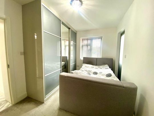 5 bedroom semi-detached house to rent - Photo 1