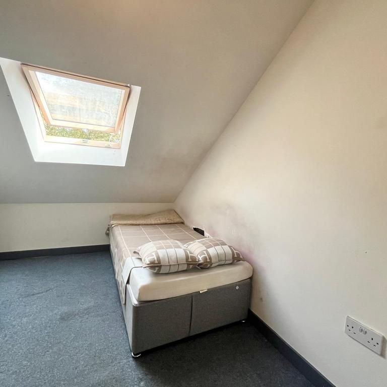 1 bedroom in a house share to rent - Photo 1