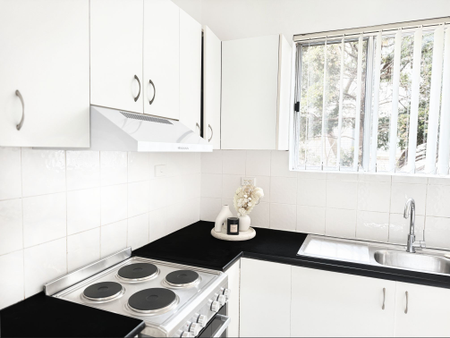 Spacious Ground Floor Apartment in Tranquil Location - Photo 5