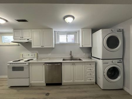 For Lease - 427 Adelaide Avenue, Oshawa, Ontario - Photo 3