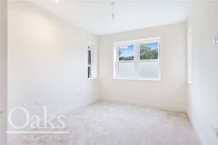 4 bedroom semi-detached house to rent - Photo 5