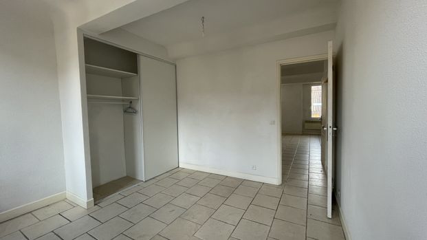 A LOUER COTIGNAC CENTRE VILLAGE APPARTEMENT 2 PIECES 43M² LUMINEUX, CUISINE EQUIPEE - Photo 1