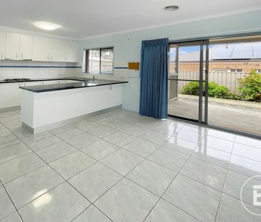 3 bedroom home in White Hills - Photo 3