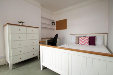 4 bedroom end of terrace house to rent - Photo 5