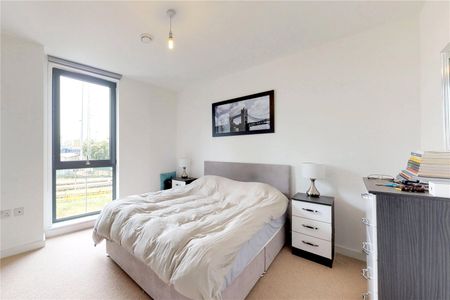 Williamsburg Plaza, London, E14 9XX - Photo 4