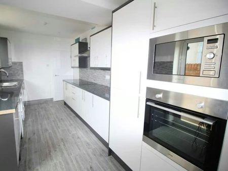 Terraced House to rent on - Photo 4