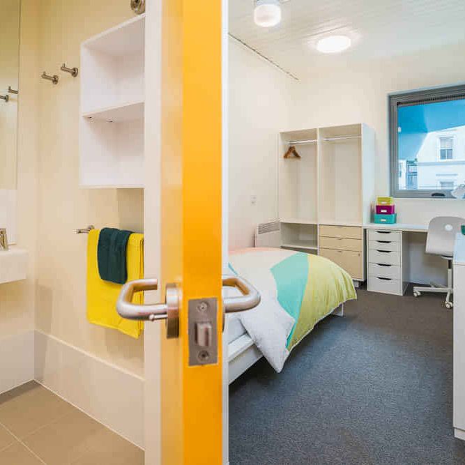 4 Bedroom Apartment Ensuite - Photo 1