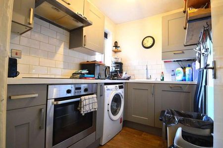 Crowborough Hill, Crowborough, TN6 - Photo 3