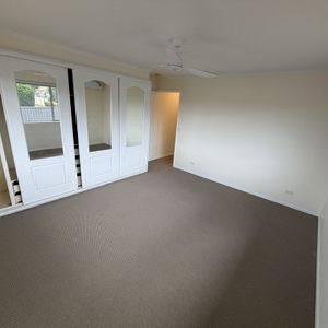 Renovated family home - great location - Photo 2