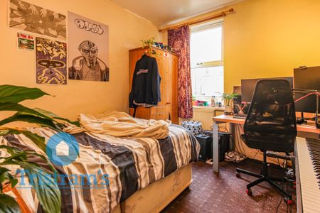 4 bed Semi-Detached House for Rent - Photo 2