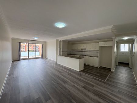 Spacious & Modern 2-Bedroom Unit – Excellent Location on Wallace Street, Blacktown - Photo 3