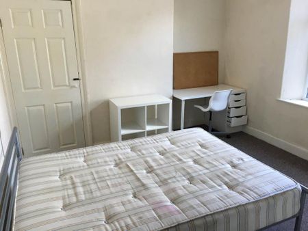 6 bedroom terraced house to rent - Photo 4