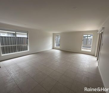 Spacious 4-Bedroom Family Home in Munno Para Downs - Photo 6