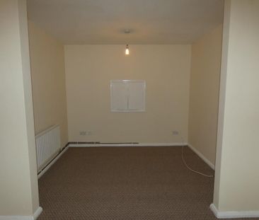 2 bedroom end of terrace house to rent - Photo 3