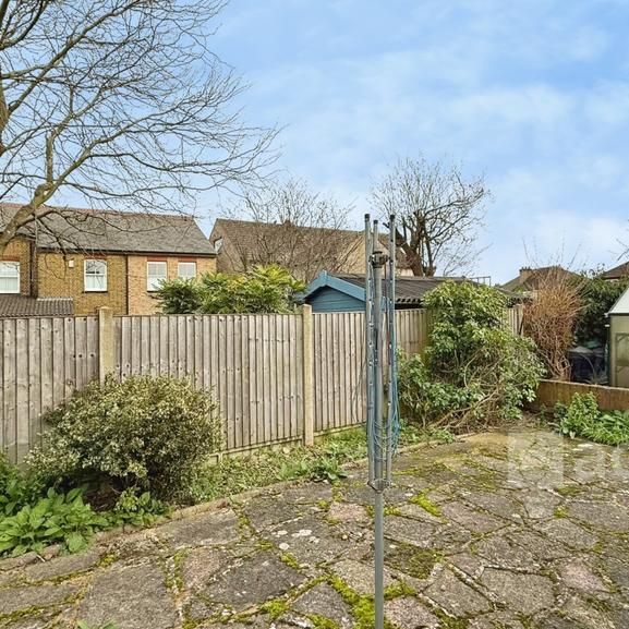 2 bedroom maisonette to rent - Photo 1