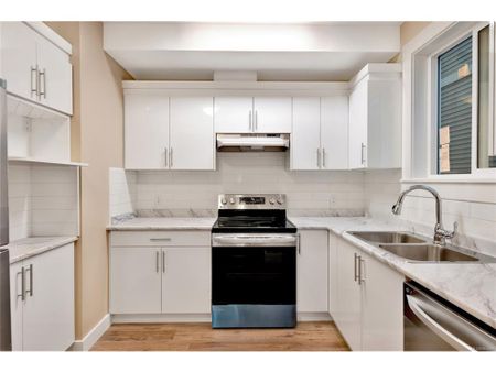 5781 Linyard Road - Lower - Photo 2